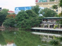 あの湖沿いのカフェで夕食にします。