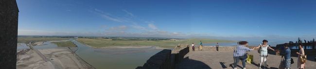 修道院付属の教会に入る前に、島のまわりの干潟が目の前に現れました。西のテラスとよばれています。