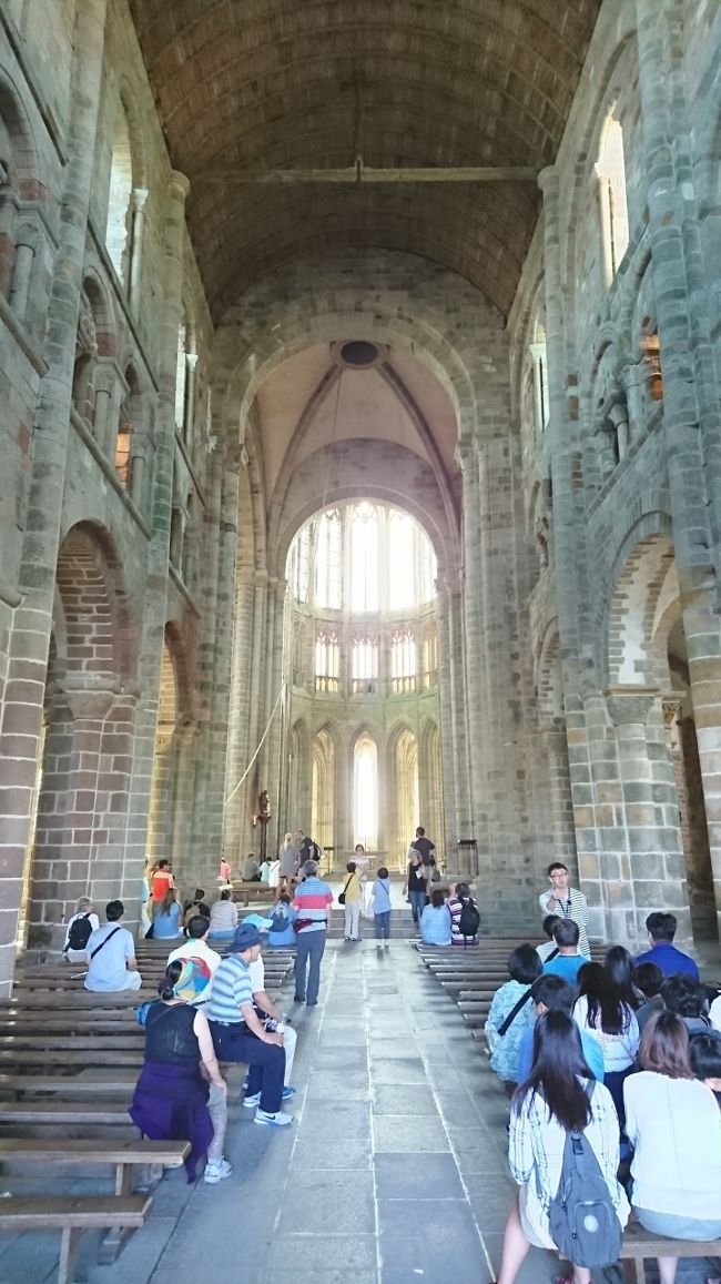 教会に入ります。まだ、今でもミサが行われるそうで、行ったときは、ちょうど終わったあとでした。