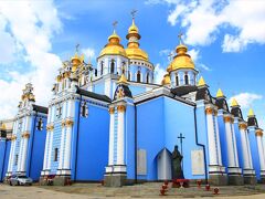 聖ミハイルの黄金ドーム修道院。キタ～　キエフのイメージ！
