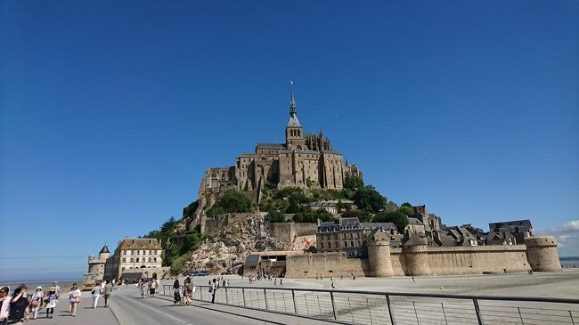 そろそろお昼なので、モンサンミッシェルとお別れのときがやってきました。私いわく、昼モンの姿にも名残惜しいです。