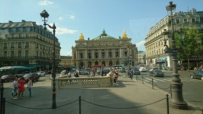 オペラ座も通りました。