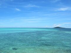 じゃあドライブ再開。

池間大橋戻る時に見えた大神島と海の景色が夏色でサイコー、じょーとー！