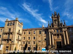 サン・マルティン・ピナリオ修道院(Monasterio de San Martín Pinario)

大聖堂と道を挟んで立つ修道院です。19世紀に修道院は閉鎖され、現在は神学校になっています。


サンティアゴ・デ・コンポステーラ大学：https://ja.wikipedia.org/wiki/%E3%82%B5%E3%83%B3%E3%83%86%E3%82%A3%E3%82%A2%E3%82%B4%E3%83%BB%E3%83%87%E3%83%BB%E3%82%B3%E3%83%B3%E3%83%9D%E3%82%B9%E3%83%86%E3%83%BC%E3%83%A9%E5%A4%A7%E5%AD%A6