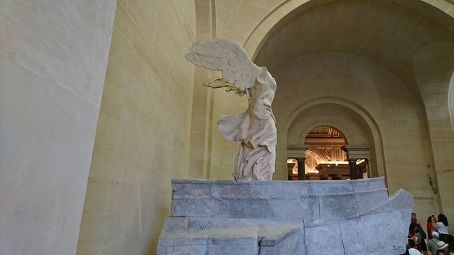 右です。<br />同じようにみえますが…。