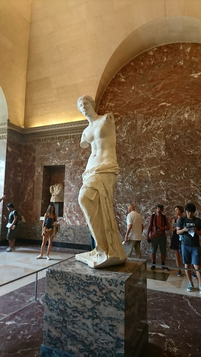 正面です。かなりの人がいて写真をとるのも難しいです。