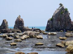 橋杭岩(はしぐいいわ)です。