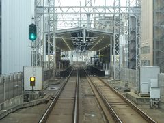 次の駅が薬院駅。

ここからも大勢乗車。さらに混雑する。