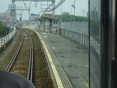 その単線区間にある矢加部駅。初めて片面ホームのみの駅。