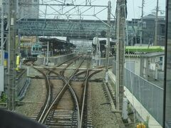 その次の駅が西鉄柳川駅。
昔、ご多分に漏れずここで下車して柳川の川下りをしたことがある。

車内の混雑は変わらないが、客層が通勤客から高校生にシフトしてきた。
この駅で２回目の運転士交代。