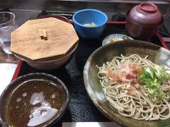 お昼ご飯は、食べログの点数が高かった、千束そばにいってみました。お店でそばを作っていらっしゃいます。福井といえばおろしそばとソースカツ丼、これで制覇できました。おろしそばおいしかった。