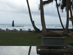とうとうスリランカ最後の朝

昨夜、朝日が綺麗だと聞いてビーチに出てみたけど曇ってた。

まぁ、雨季やしな…