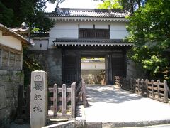 昼食後は、歴史探訪で、飫肥城祉の見学へ。地元のガイドさんがついて、解説をしてくれる。
観光バスでは、昼食後、自由散策、歴史探訪、四半的からの3コースから選べる。