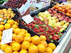 朝食後、早々に市電に乗り込み目指すは『カンポ・デ・オウリケ市場』。