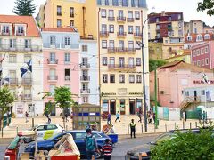 途中のマルティン・モリス駅で下車して、ここから市電に乗り替えました。