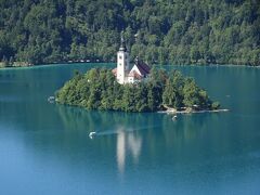 湖に浮かぶブレッド島の聖母被昇天教会