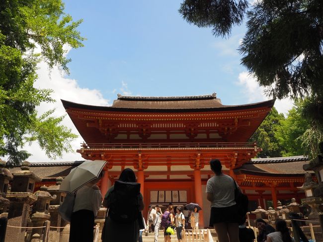 南門から回廊の中に入ります。