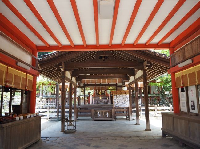 楼門をくぐります。