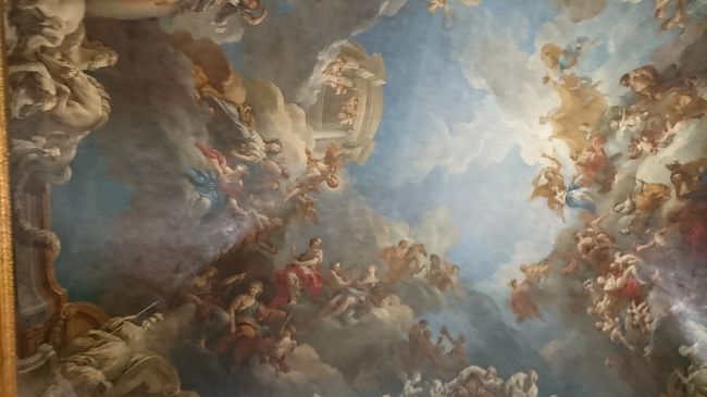 ヘラクレスの間<br />宮殿内で最も大きな部屋です。<br />天井画はルイ14世時代後期の最高傑作と言われています。<br />