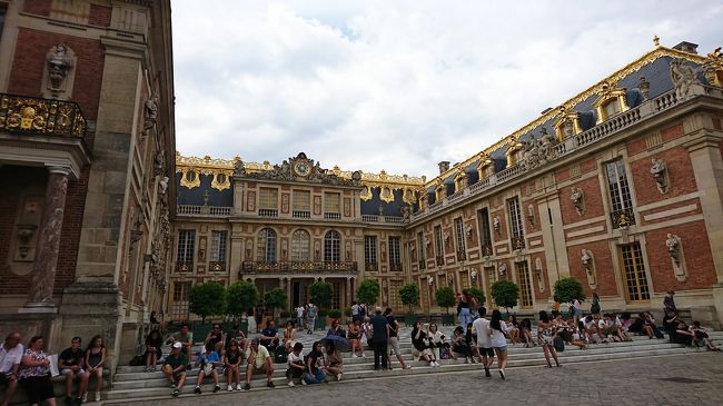 平和の間以降は、修復中のためみれませんでした。祭典の間に、ルーブルにあったナポレオンの戴冠式の絵があります。<br />このベルサイユにあるのは2作目です。