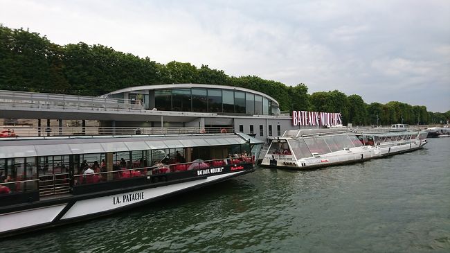 夕食後は、セーヌ河クルーズです。<br />バトームッシュといわれる船のクルーズに乗りました。20時出発の便にのりました。