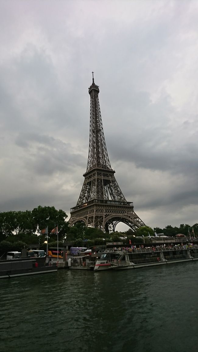 エッフェル塔が近い！