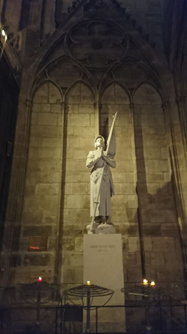 ジャンヌダルクがいました。