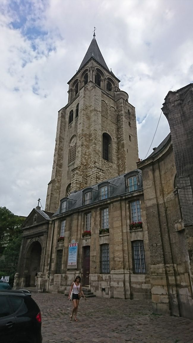 カフェドゥマゴのとなりは、サンジェルマンデプレ教会です。テラスからもみえます。