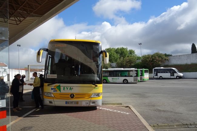 このバスはREDE EXPRESSではないリスボン行き。<br /><br />ちなみにバスターミナルのトイレは0.2ユーロでした。<br />