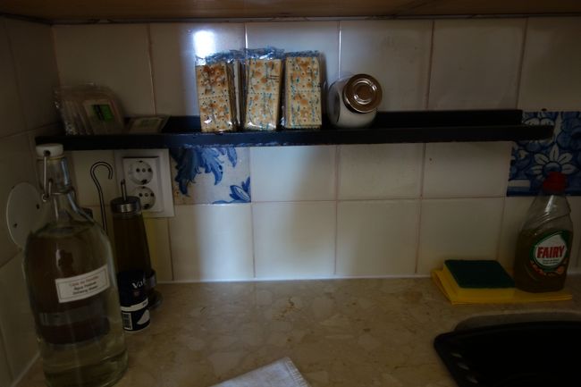 その他クラッカー、オリーブオイルや塩コショウ、砂糖、洗剤など。