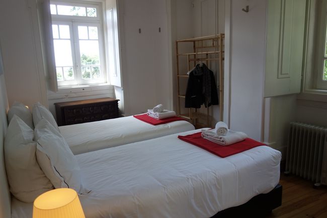 お部屋はHPで選んで予約出来ます。<br />私の選んだ3方向に窓のあるお部屋。ツインベッド。