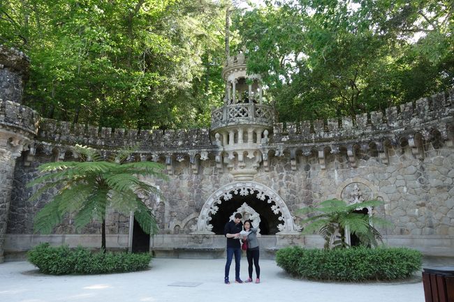 このトカゲのオブジェの後ろがイニシエーションの井戸への抜け道だそう。