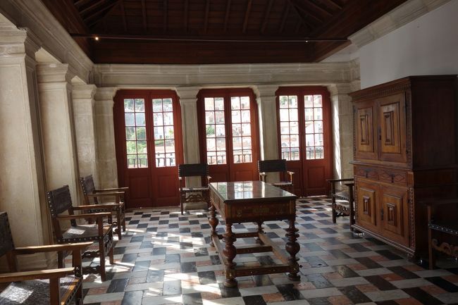 王宮は14世紀にエンリケ航海王子の父ジョアン1世が夏の離宮として建て、16世紀にマヌエル1世が莫大な富をつぎ込み増築しました。