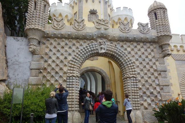 こちらはマヌエル様式の門。