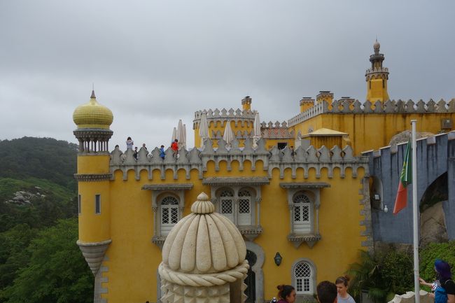 しかし、このどんよりとした空。<br />今にも雨が降りだしそう。