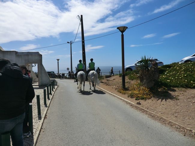 さて、バスを降りたところでレッドラインのバスを待ちますがなかなか来ません。<br />いい加減疲れたので403のバスと早く着たほうに乗ろうとキョロキョロしていると先に来たのは403のバス。<br />2人で9.3ユーロ支払い乗りこみます。<br />まあ、座れたし良しとしましょう。