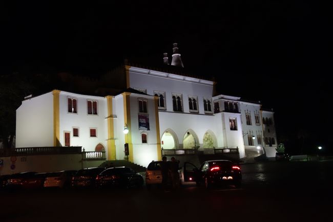 さて、ライトアップされた王宮を横目にアパートに戻ります。<br />なかなかハードな1日になりました。