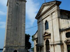 プーラの大聖堂。6世紀に建てられ、
ローマ時代からキリスト教徒の祈りを捧げる場であったとか。
今の建物は15世紀に再建されたもの。