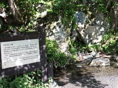 8:00 ウェストン碑

ウェストンは英国人宣教師で、明治時代に登山の楽しみを日本に広めた人です。

ここまで来たら河童橋までもうすぐ。明神池も午前中に行ってこれそう。