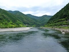 そうめんでお腹をいっぱいにしたあとは四万十川です。
四万十川は主に高知を流れていますが、源流は愛媛県の鬼北町なのです。