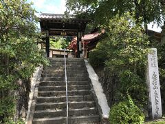 長丘寺
武田信玄公を火葬にした寺として由緒ある寺

ご朱印もいただき￥200支払って中を住職の案内つきで見学し、信玄公の遺品といわれる兜の前立てを見させてもらいました。
星空ナイトツアーいったことを話すと夏はなかなか見れないことが多いと教えてもらいました。3～5日に１回見れればいいほうなんだとか。
そこまで見れないと思わなかったので本当に見れてよかったなあと思いました。
