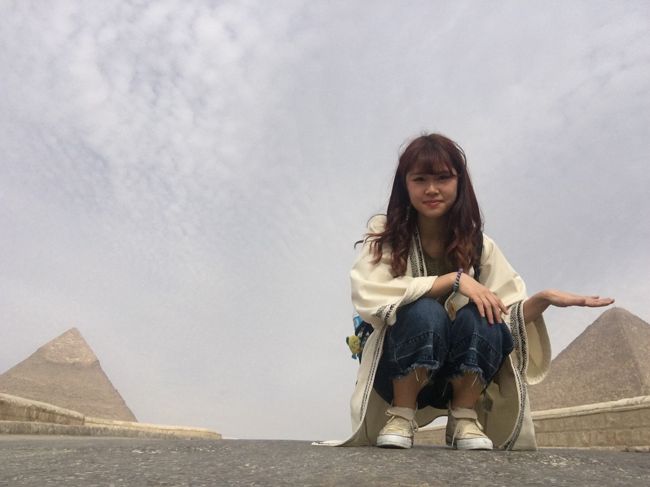 クフ王のピラミッドに向けてgo<br /><br />ピラミッドって小さいと可愛いけどこんなもんじゃないのよね、えげつないでかいのよね。