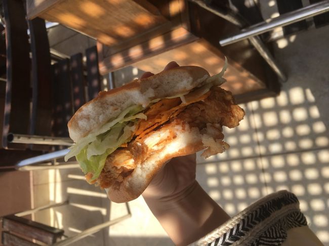 食べるとまじうま。<br />美味しい。久しぶりにハンバーガーたべた。