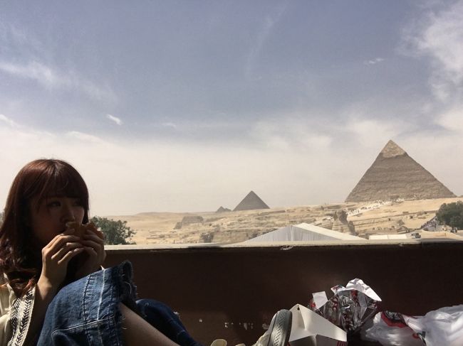 ピラミッドとスフィンクスをバックに食す。<br />やりたいこと一つ達成。