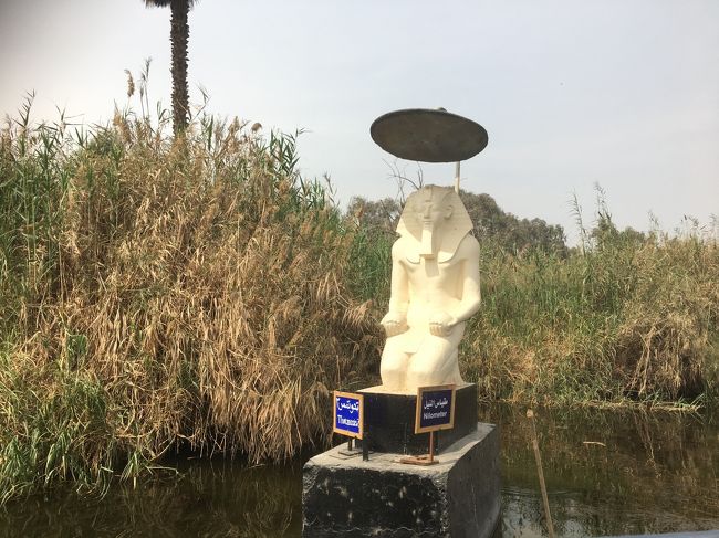 船の上からこんな風に像のまえでアナウンスの解説がある。<br />かなり聞き取りにくかった。<br />