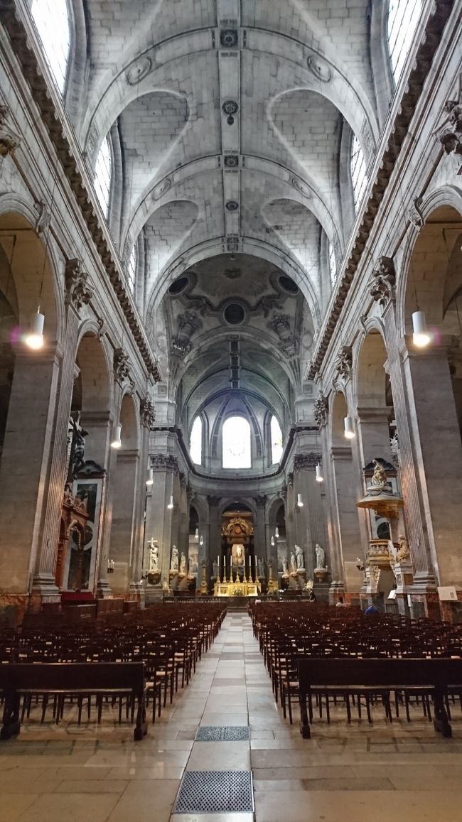 いろんな教会をこの旅行でみましたが、それぞれに特徴があり神秘的なものばかりでした。