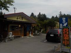結局軽井沢ではまったく車から降りず、帰路へ進路をむけて昼飯に。
せっかく長野なんでそばが食いたいということで通りがかりのこちらの店「ふく吉」。