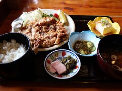 山賊焼きが食べたくてルート上にお店が無いかと探してこちらの道の駅風穴の里に来ました。12時過ぎのお昼時で混んでいたので座るのにも出てくるのにもしばらく待ちました。

すごいボリュームの山賊焼き！おいしかったです。

風穴にまったく興味がなくて見なかったのですが、後から調べると面白かったので見学すればよかったかな。

風穴は人間の知恵を使った天然の冷蔵庫です。


２０１５夏の上高地・新穂高２泊３日★１ 上高地
https://4travel.jp/travelogue/11263757
２０１５夏の上高地・新穂高２泊３日★３ 乗鞍高原
https://4travel.jp/travelogue/11263938
２０１５夏の上高地・新穂高２泊３日★４ 奈良井宿
https://4travel.jp/travelogue/11264824