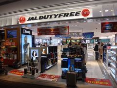 成田国際空港第2ターミナル 本館3F

【JAL DUTYFREE（本館店）】の写真。

JALグループの総合免税店です。

＜営業時間＞
7:30～21:30