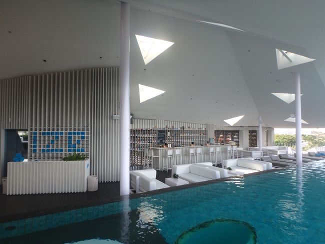 バーも併設されています。せっかくなのでカクテルを頼んでみることにしました。